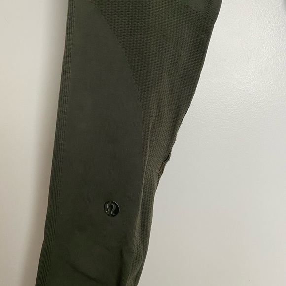 Lululemon leggings. Size 2 - Picture 4 of 4